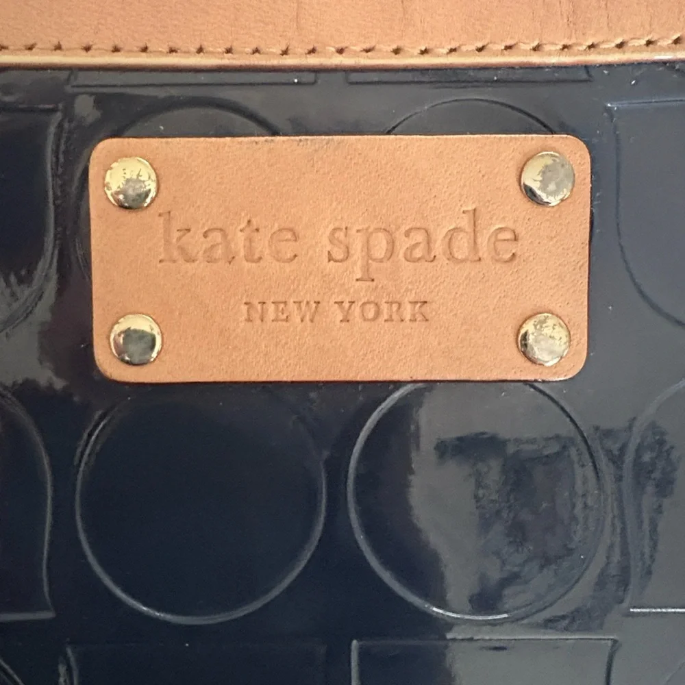 Kate Spade Noel Embossed Patent Wristlet – Navy Patent & Tan Leather Vintage KS